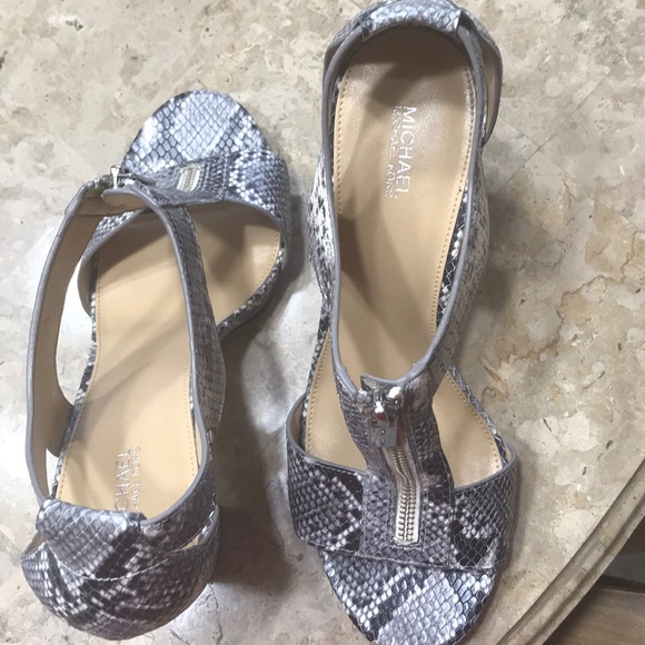 Sandal - Picture 2 of 2